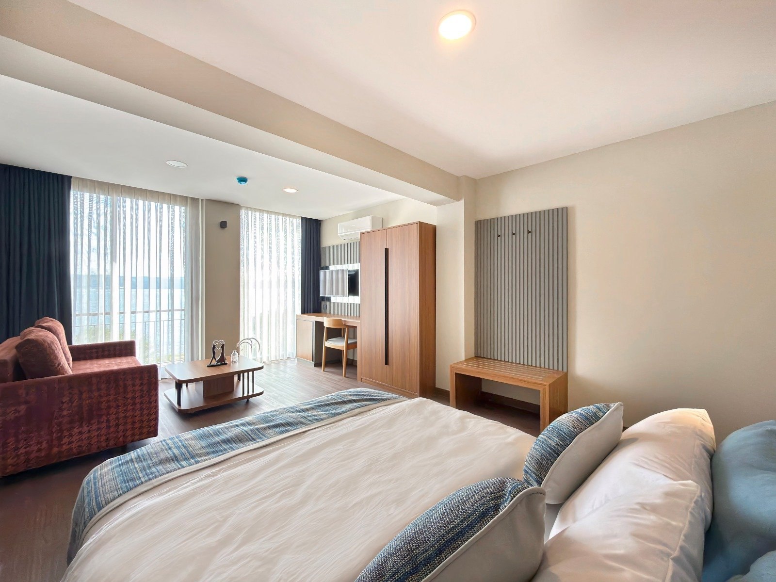 Deluxe Room - Photo 2