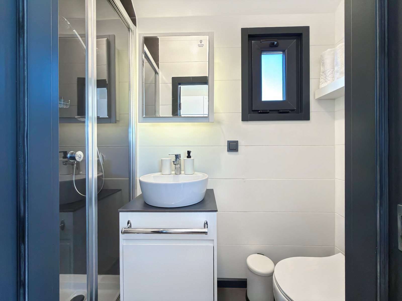 Tiny House - Photo 9